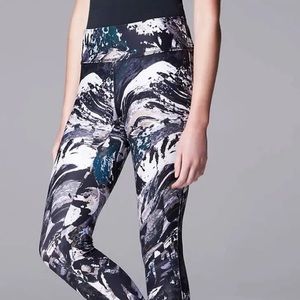 Simply Vera - Vera Wang - Simply Breathe Capri Leggings - Size Small